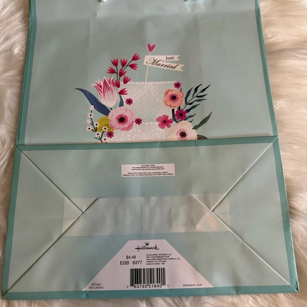 🩵5/$8 Floral Just Married Gift Bag